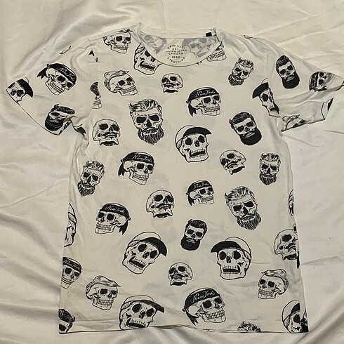 İskelet detaylı t-shirt