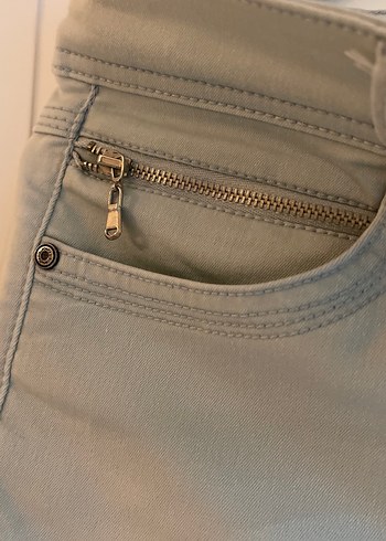 42 Beden Açık yeşil denim pantalon.