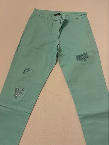 Çok şık bir pantalon. Bahar ve yaz aylarında ihtiyaç gideriy