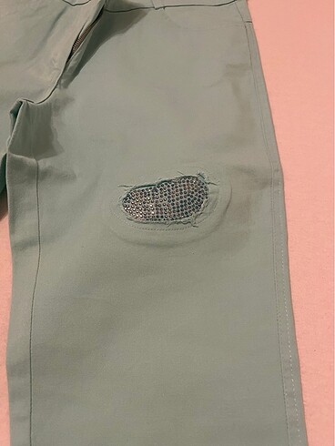 l Beden Çok şık bir pantalon. Bahar ve yaz aylarında ihtiyaç gideriy
