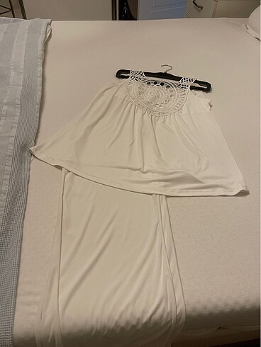 l Beden Jarse pantalon ve arkası işlemeli üst. Çok kullanışlı bir takım