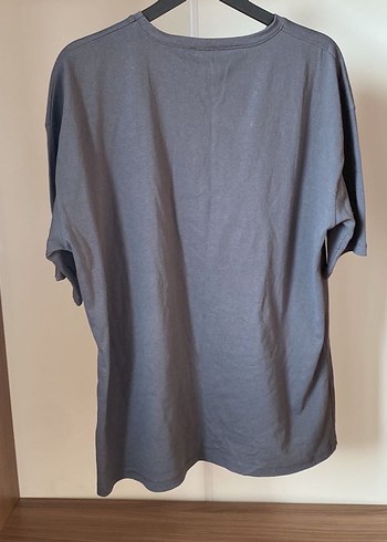 Gri Baskılı Kadın Tişört - Görsel 3