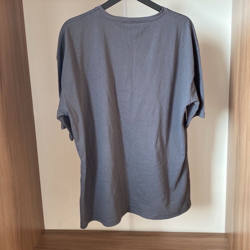 Gri Baskılı Kadın Tişört - Görsel 3