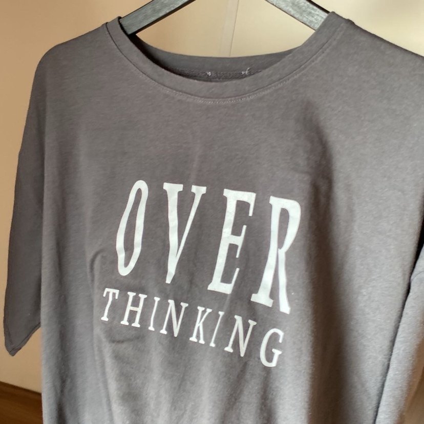 Gri Baskılı Kadın Tişört - Görsel 2