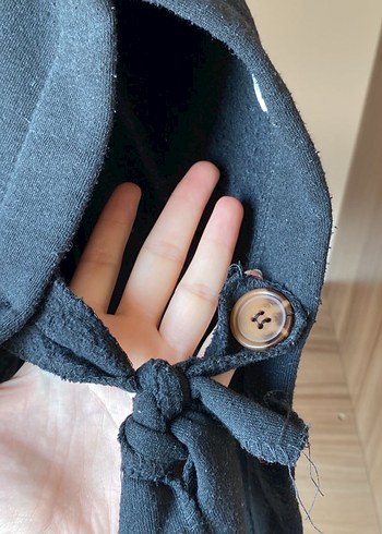 Siyah V Yakalı yan bağlamalı üst - Görsel 2