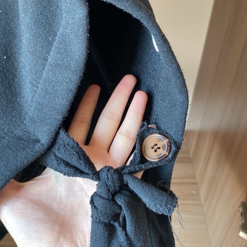 Siyah V Yakalı yan bağlamalı üst - Görsel 2