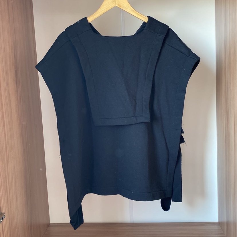 Siyah V Yakalı yan bağlamalı üst - Görsel 3