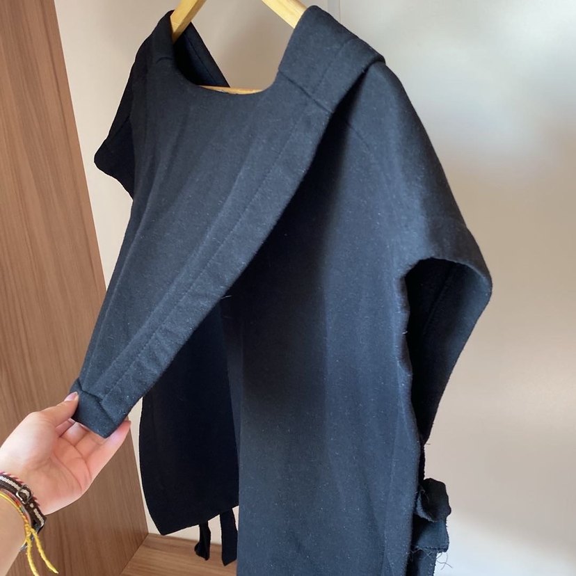 Siyah V Yakalı yan bağlamalı üst - Görsel 4