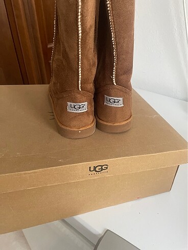 UGG kahve 38 nr aynı ürünün siyahıda mevcut