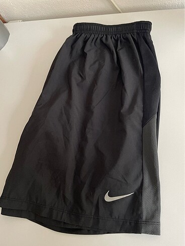 Nike marka Orjinal L beden yepyeni