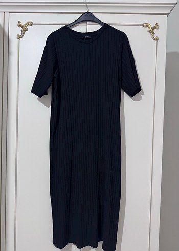 Siyah Piliseli Kısa Kollu Uzun Elbise - Görsel 2