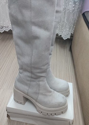 Gri Süet Tokalı Dizüstü Kadın Bot