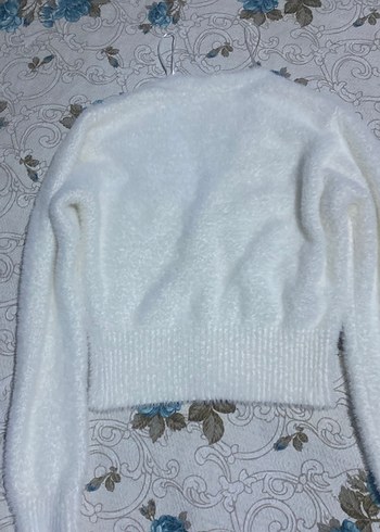 Beyaz V Yakalı Örgü Kadın Hırka - Görsel 4