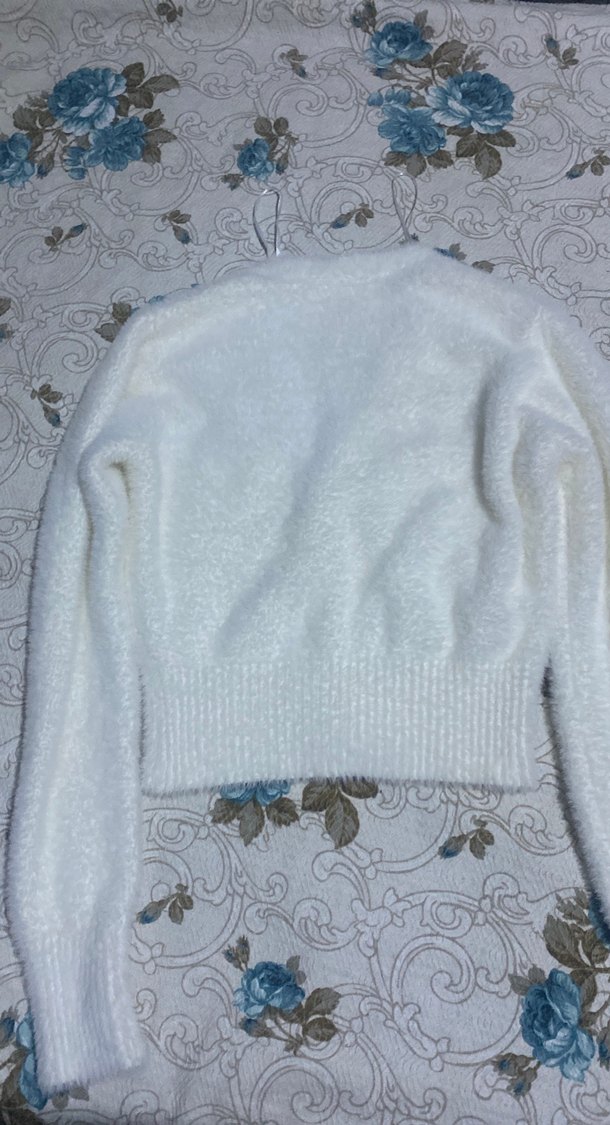 Beyaz V Yakalı Örgü Kadın Hırka - Görsel 4