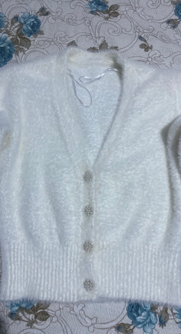 Beyaz V Yakalı Örgü Kadın Hırka - Görsel 2