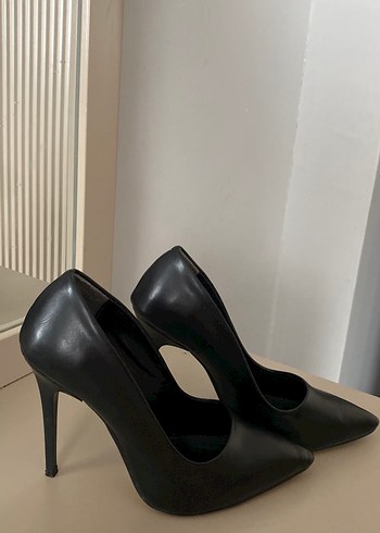 Kadın Siyah Deri Stiletto Topuklu Ayakkabı