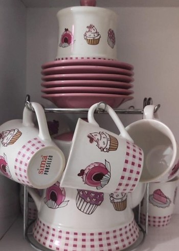 Pembe Desenli Porselen Fincan ve çaydanlık Takımı