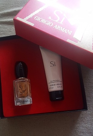 Armani Si