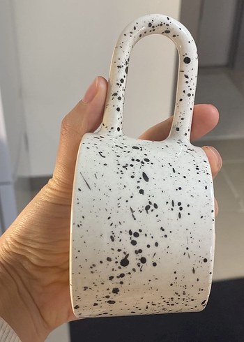 Beyaz ve gri desenli seramik kupa - Görsel 3