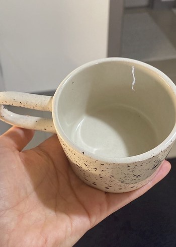 Beyaz ve gri desenli seramik kupa - Görsel 2