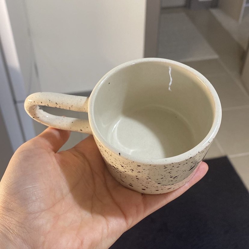 Beyaz ve gri desenli seramik kupa - Görsel 2