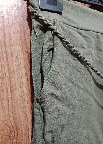 Kadın Haki Kemerli Mini Şort - Görsel 2