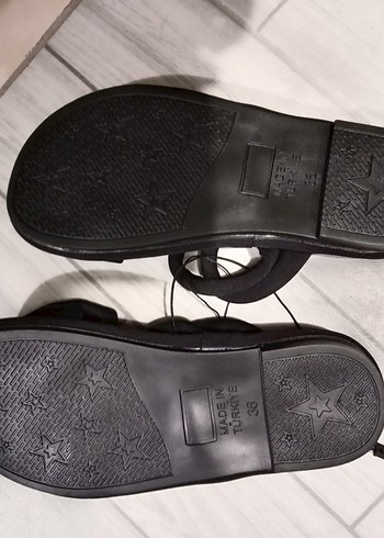 Fiyonklu Siyah Kadın Dolgu Topuk Terlik - Görsel 2