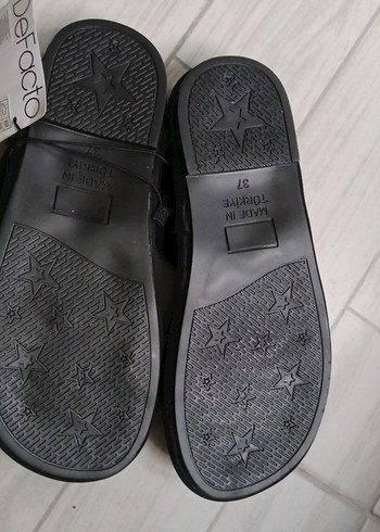 Fiyonk Detaylı Siyah Kadın Dolgu Topuklu Sandalet - Görsel 2