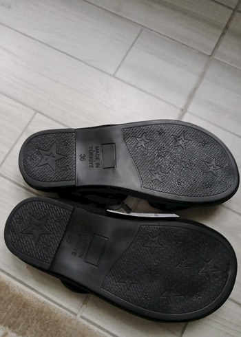 Fiyonk Detaylı Siyah Dolgu Topuklu Kadın Sandalet - Görsel 2