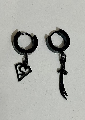 Siyah Zincir Detaylı Gotik Mini Küpe