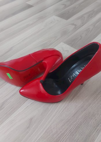 38 Beden Parlak Kırmızı Stiletto Topuklu Kadın Ayakkabı