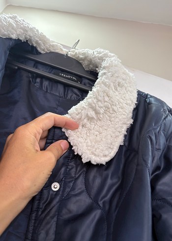 Trendyol & Milla Lacivert peluş yaka detaylı kapitone mont
