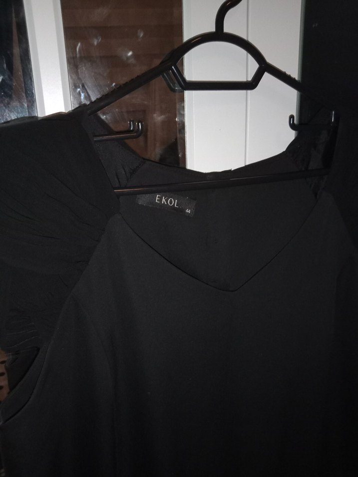 Siyah V Yaka Kısa Kollu dizde elbise - Görsel 2