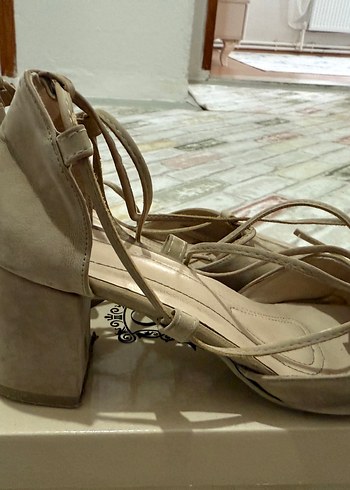 Bej Süet Stiletto Bağcıklı Kadın Ayakkabı - Görsel 2