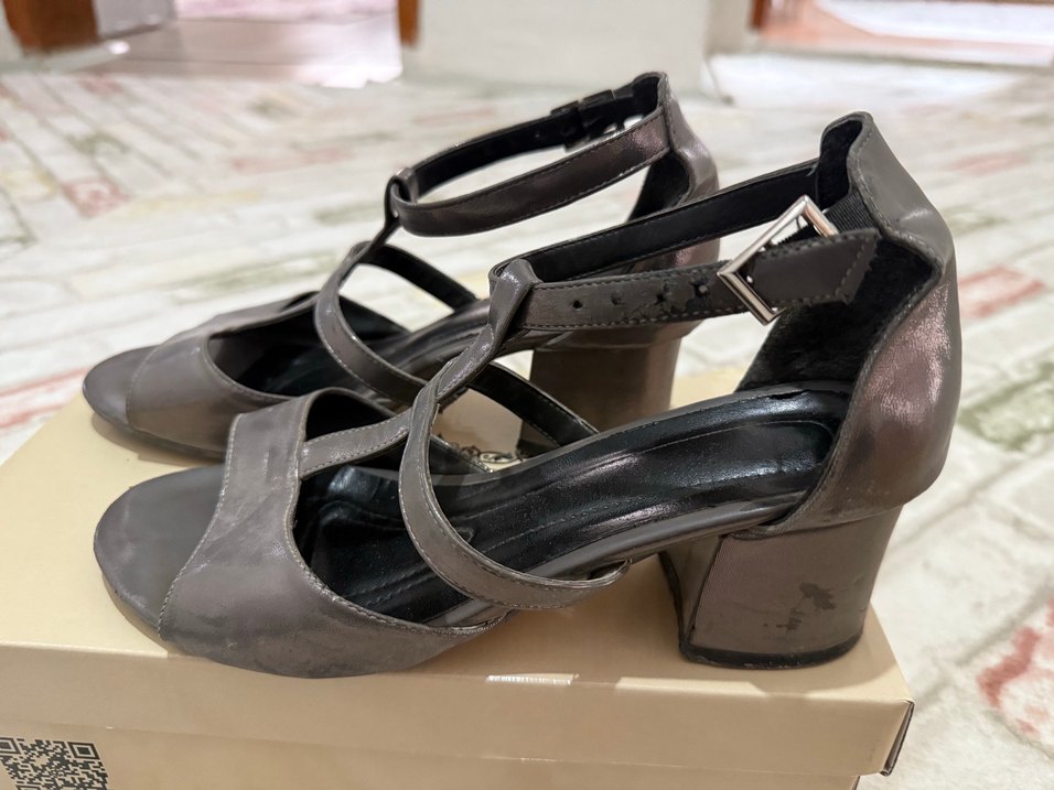 Gri Topuklu Ayakkabı - Görsel 3