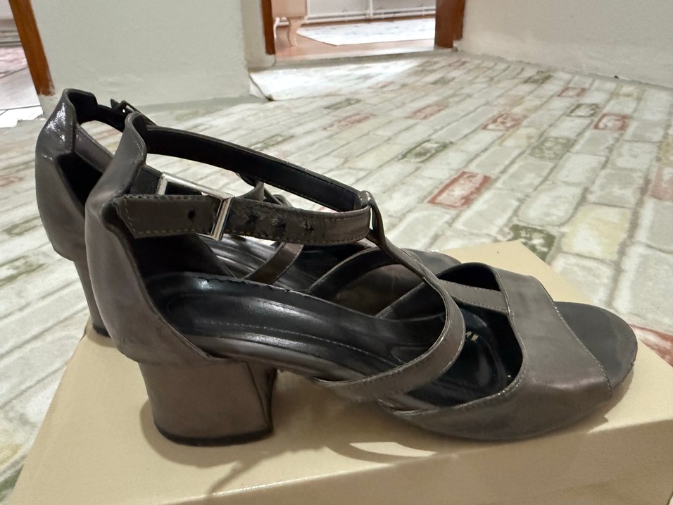 Gri Topuklu Ayakkabı - Görsel 2