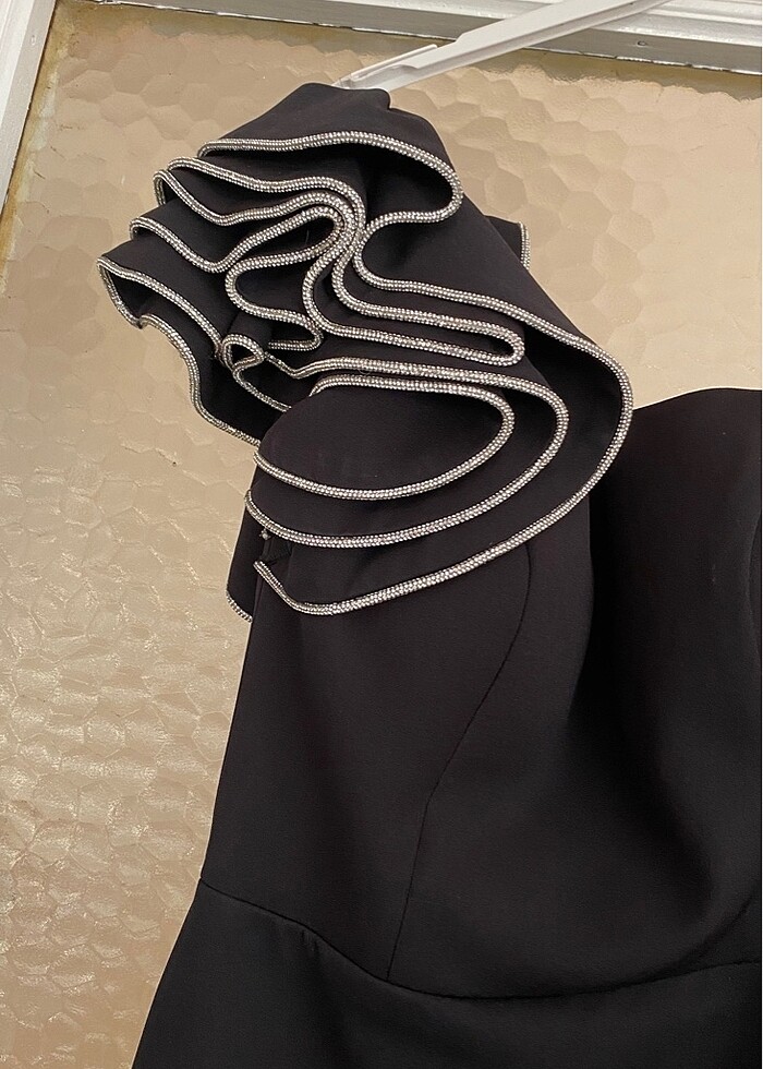 Tek Kol Siyah Elbise - Görsel 2