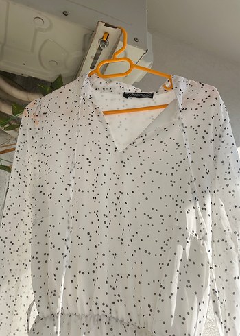 V Yaka Uzun Kollu Beyaz Puantiyeli Midi Elbise - Görsel 5