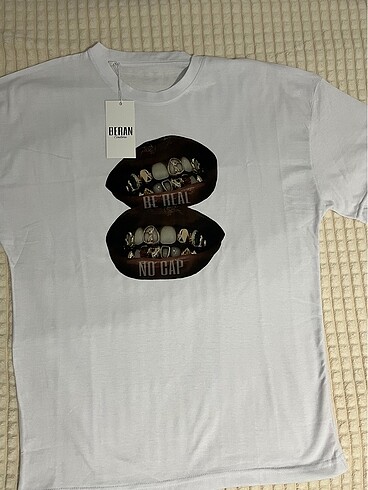 Double grillz???? oversize tee