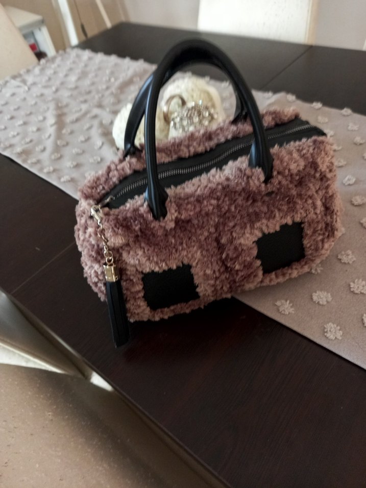 El örgüsü Kürklü deri detay El Çantası - Görsel 4