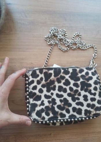 Stradivarius Leopar Desenli Zincir Detaylı Deri Çapraz Çanta