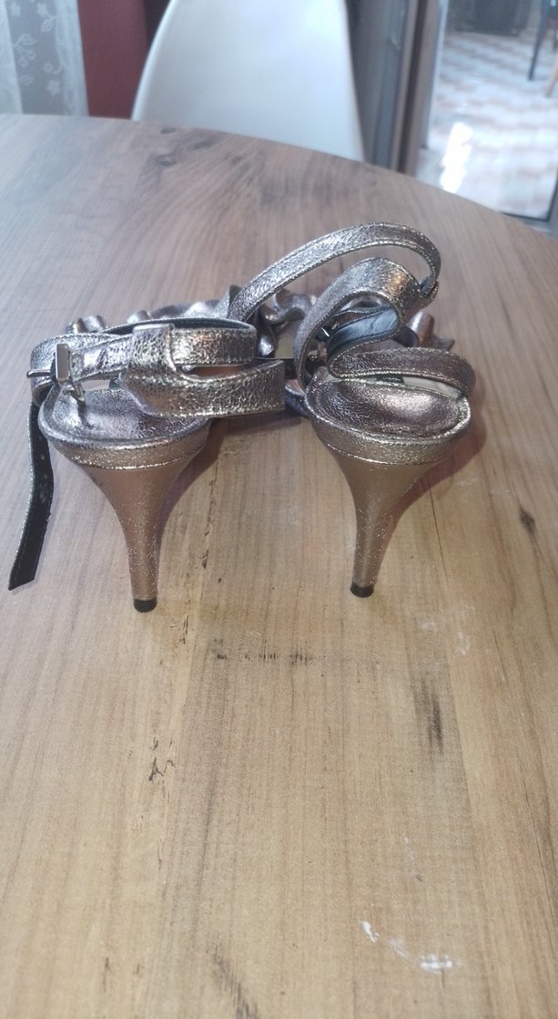 Gri Metalik Dolgu Kadın Abiye Ayakkabı - Görsel 3