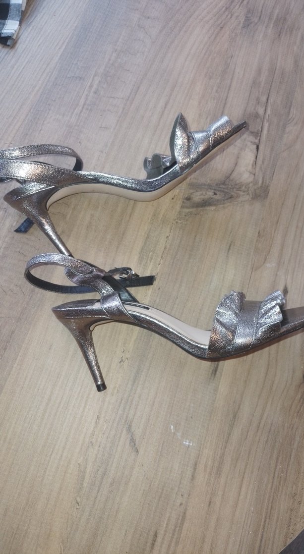 Gri Metalik Dolgu Kadın Abiye Ayakkabı - Görsel 4