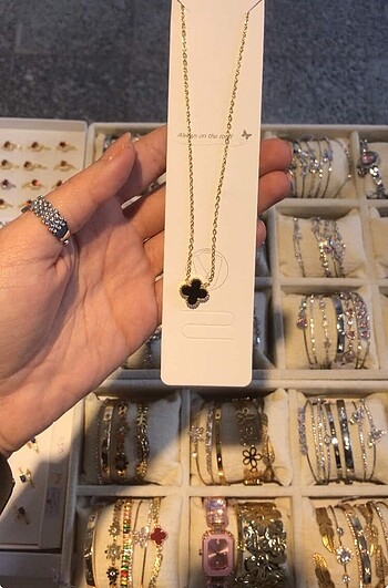 Altın Renkli Siyah Sedefli Van Cleef Kolye