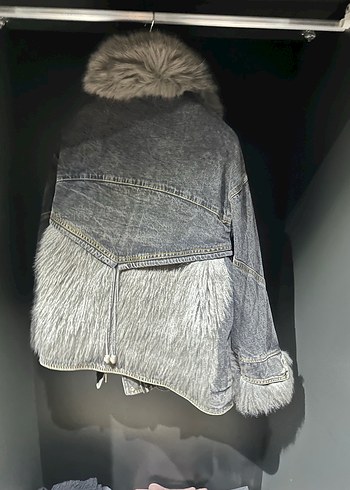 Kürk Detaylı Gri Kısa Denim Ceket - Görsel 3