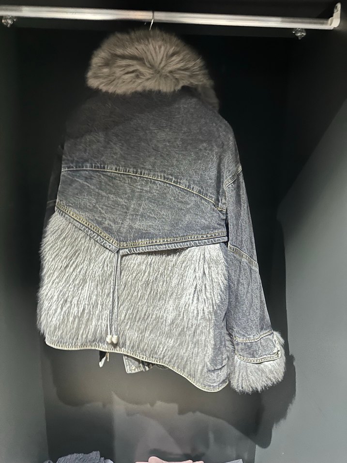 Kürk Detaylı Gri Kısa Denim Ceket - Görsel 3