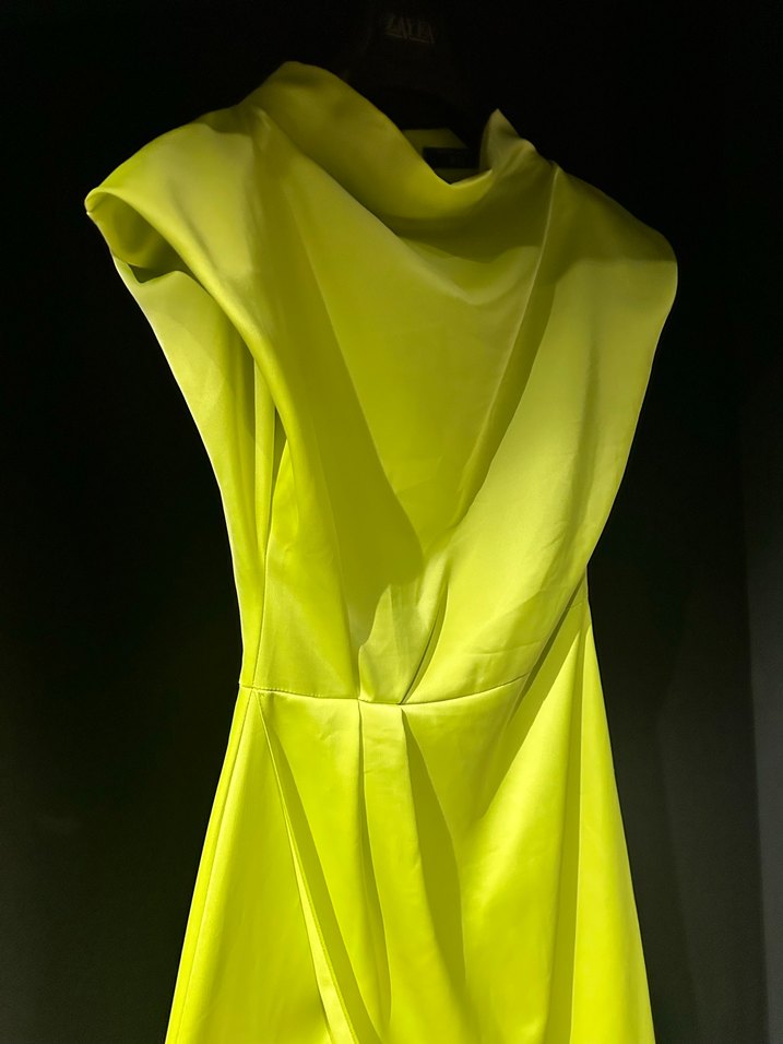 Sarı Drapeli Uzun Straplez Elbise - Görsel 4