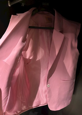 Pembe Düğmeli Kolsuz Midi Blazer - Görsel 3
