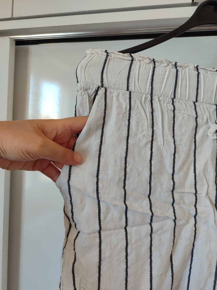 Beyaz Çizgili Keten Mini Şort - Görsel 2