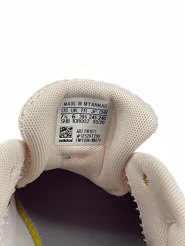 39,5 Beden çeşitli Renk Adidas Spor Ayakkabı %70 İndirimli.
